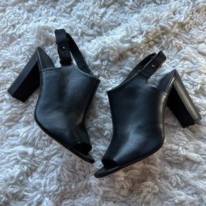 Vince Hartley Sandal‎